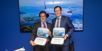 Ihssane Mounir with Boeing and Peter Anderson with AerCap holding certificates of signing.
