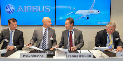 AerCap and Airbus executives signing documents.